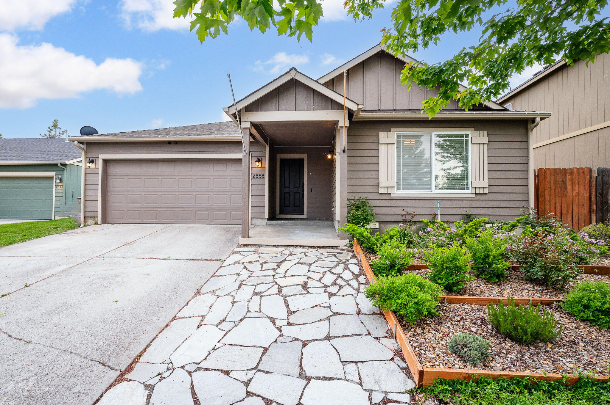 2858 SW Deschutes Drive