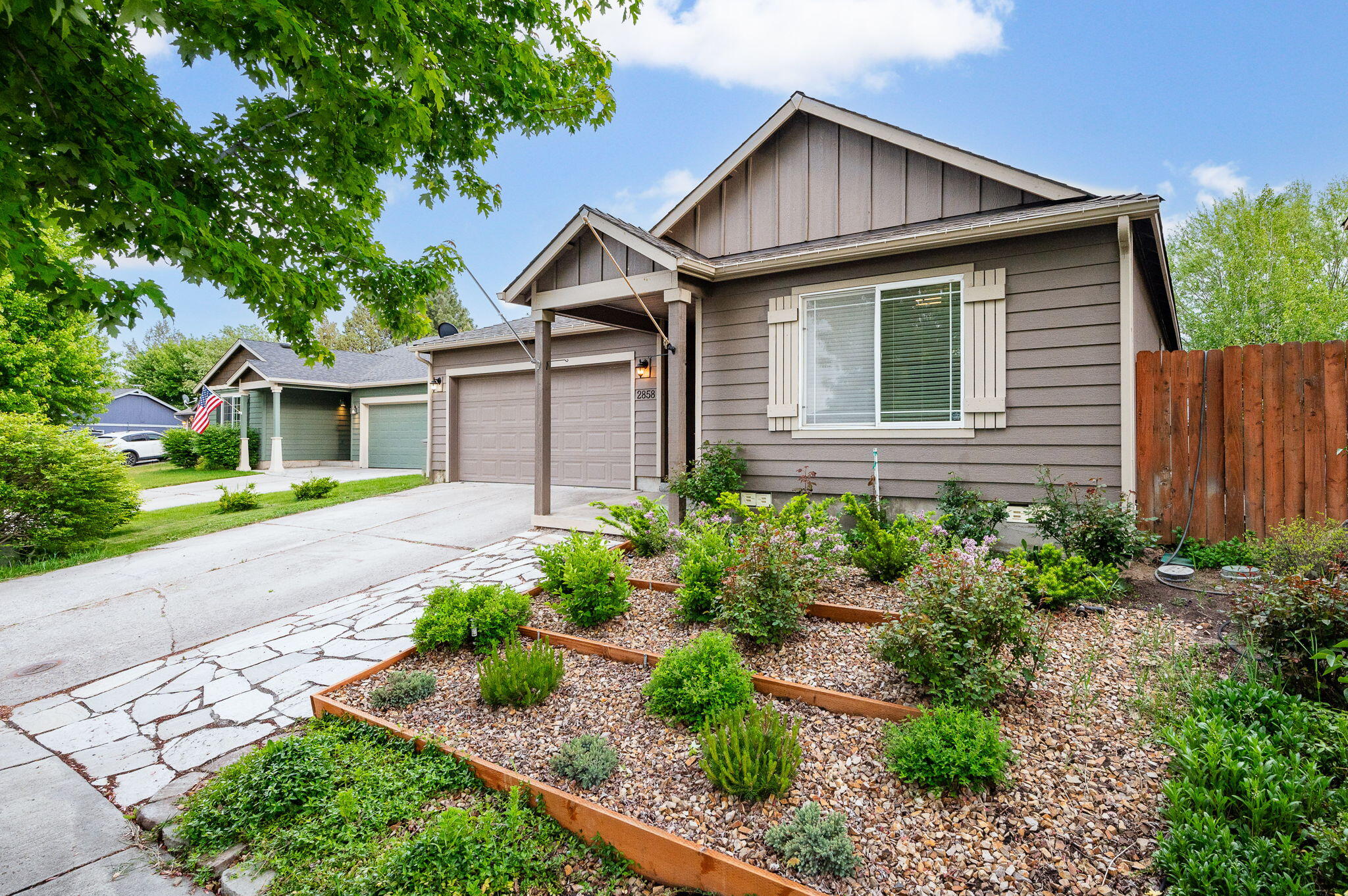 2858 SW Deschutes Drive