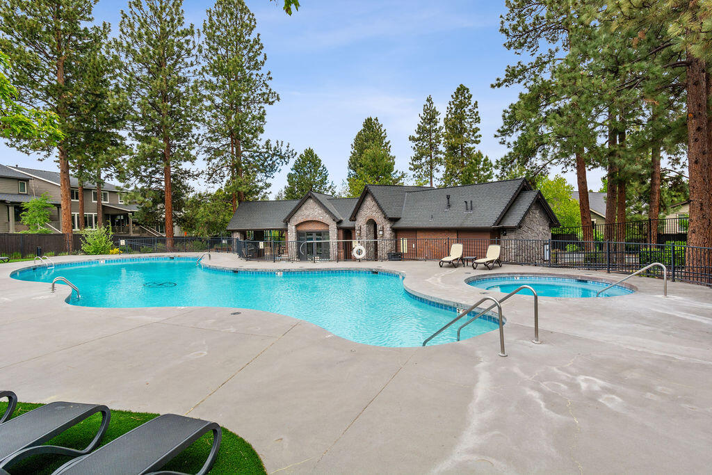 60371 Hedgewood Lane