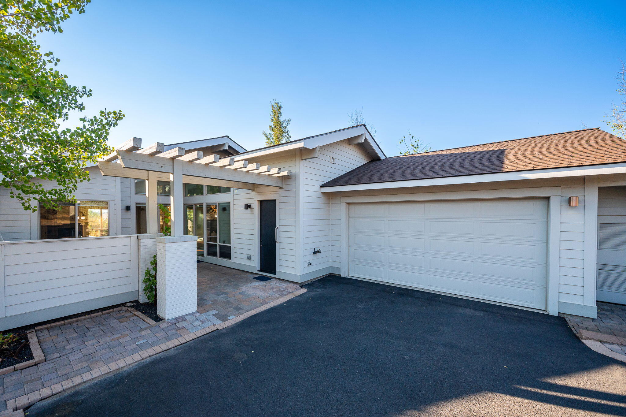 353 SE Larkspur Drive