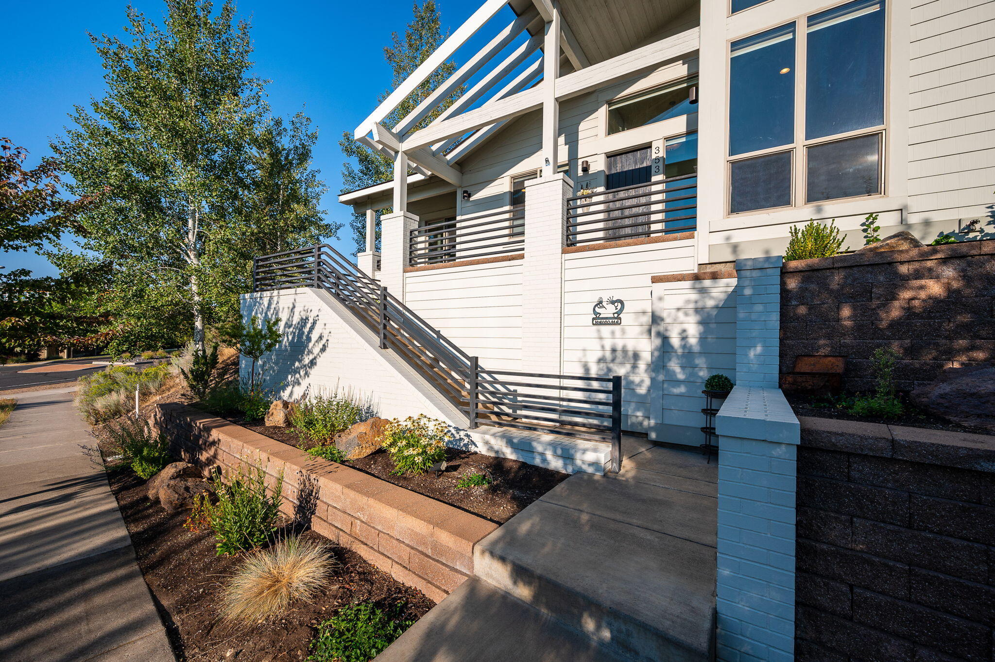 353 SE Larkspur Drive