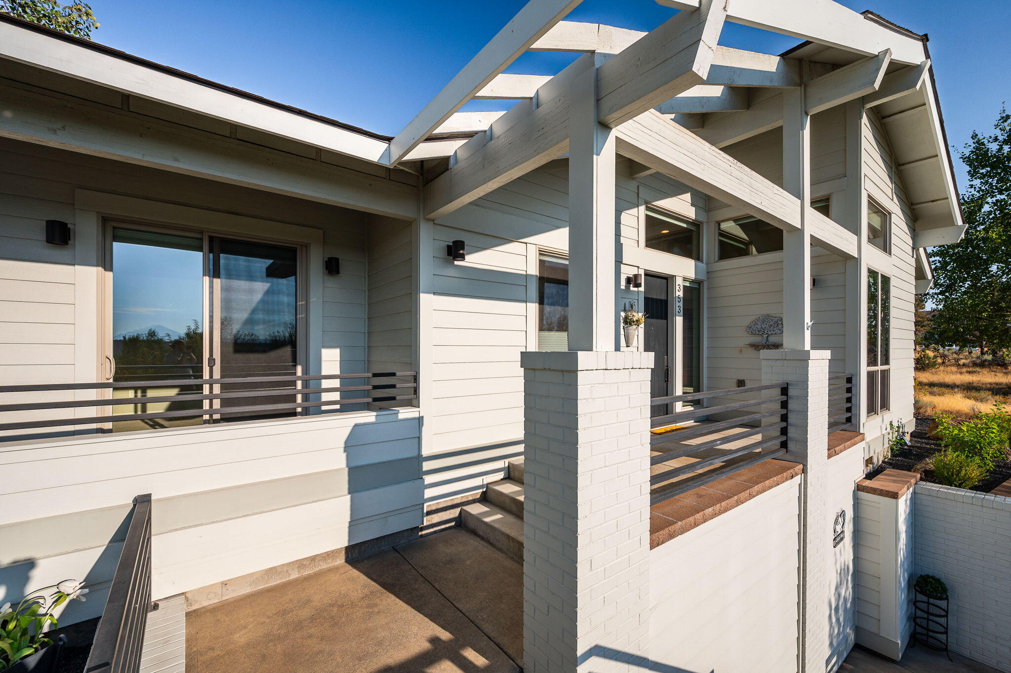 353 SE Larkspur Drive