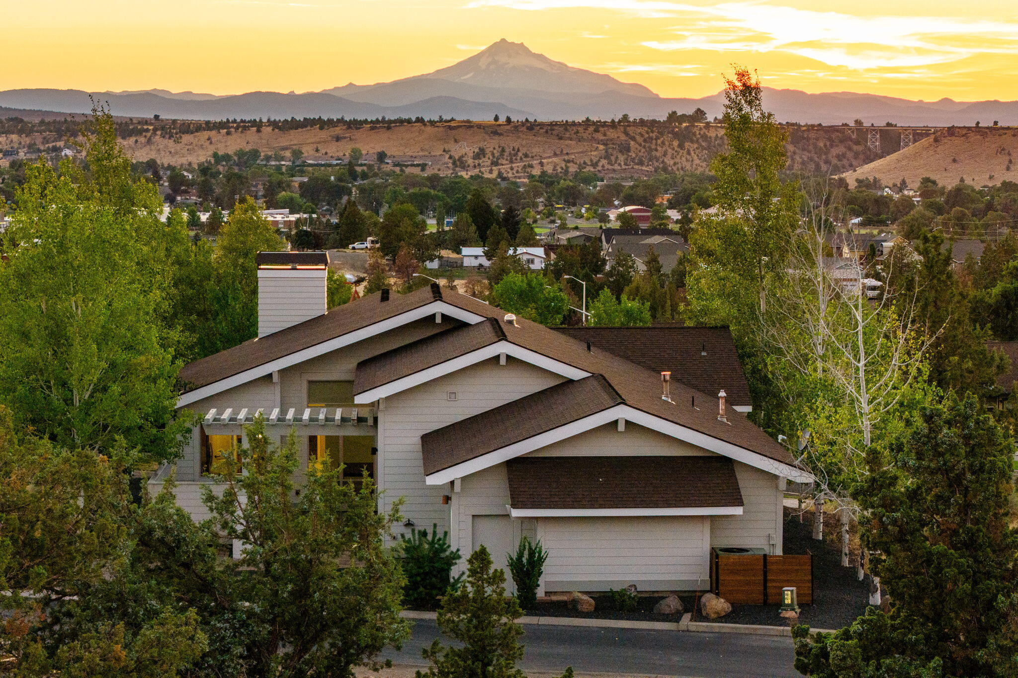 353 SE Larkspur Drive