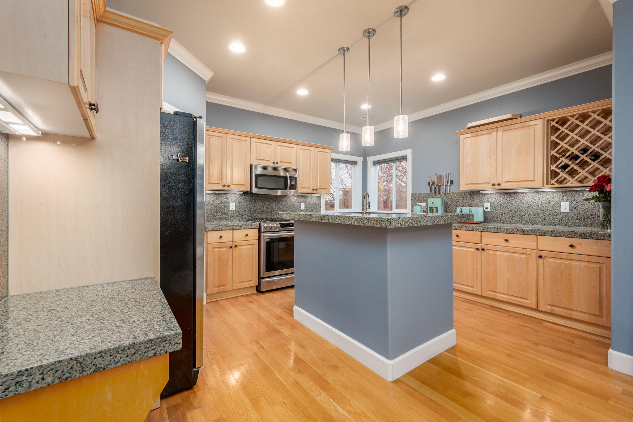 3073 NE Quiet Canyon Drive