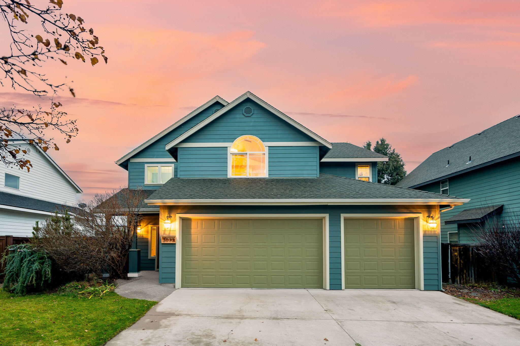 3073 NE Quiet Canyon Drive