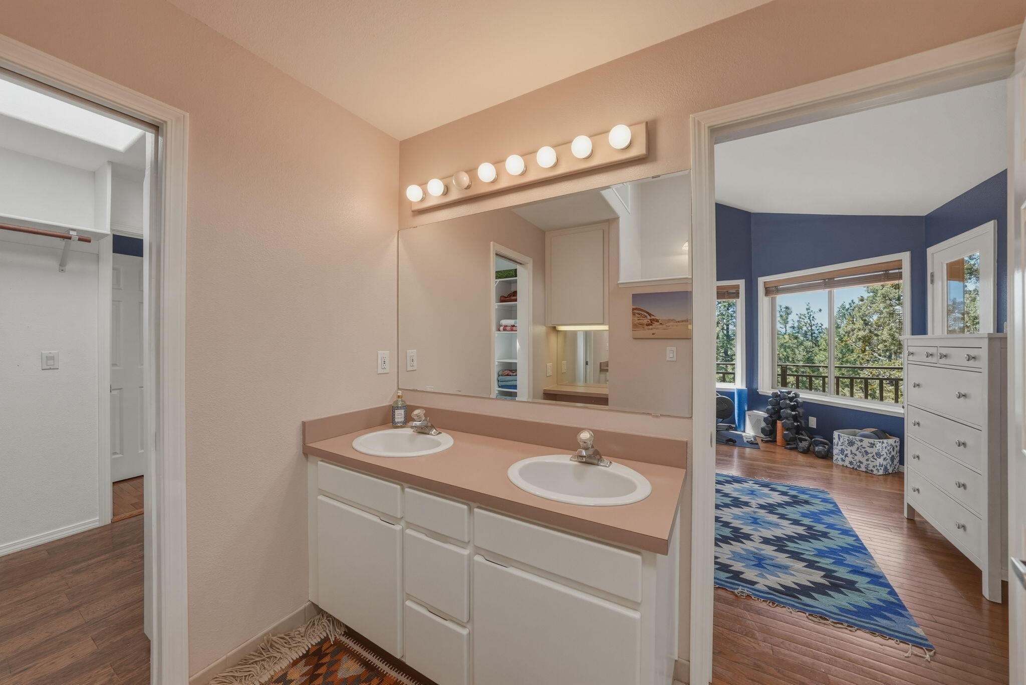 2068 NW Cascade View Drive