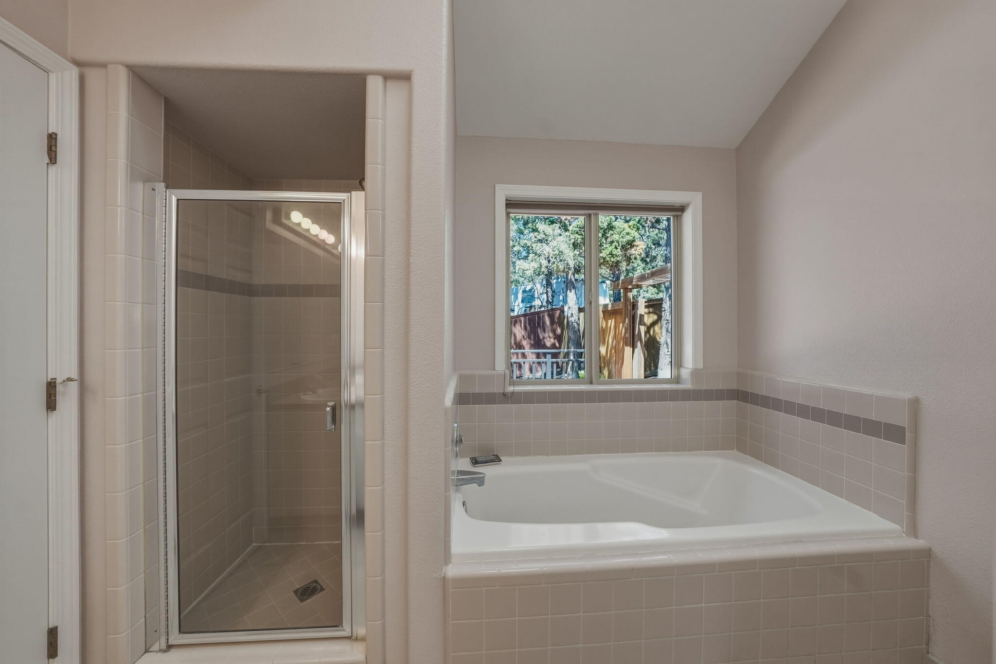 2068 NW Cascade View Drive