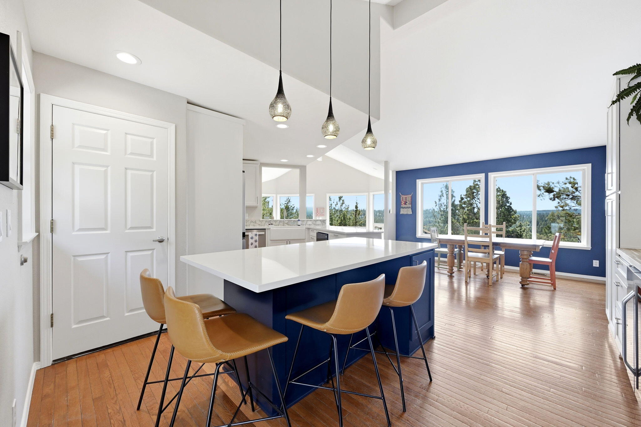 2068 NW Cascade View Drive