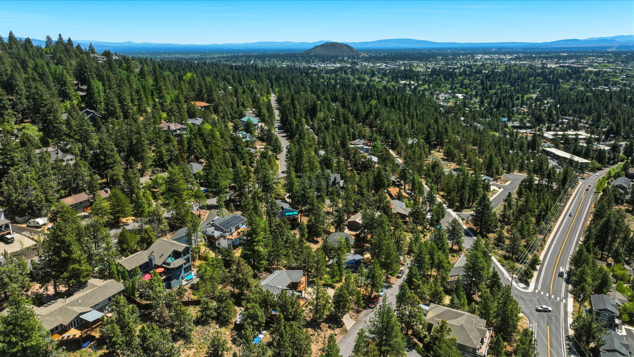 2068 NW Cascade View Drive