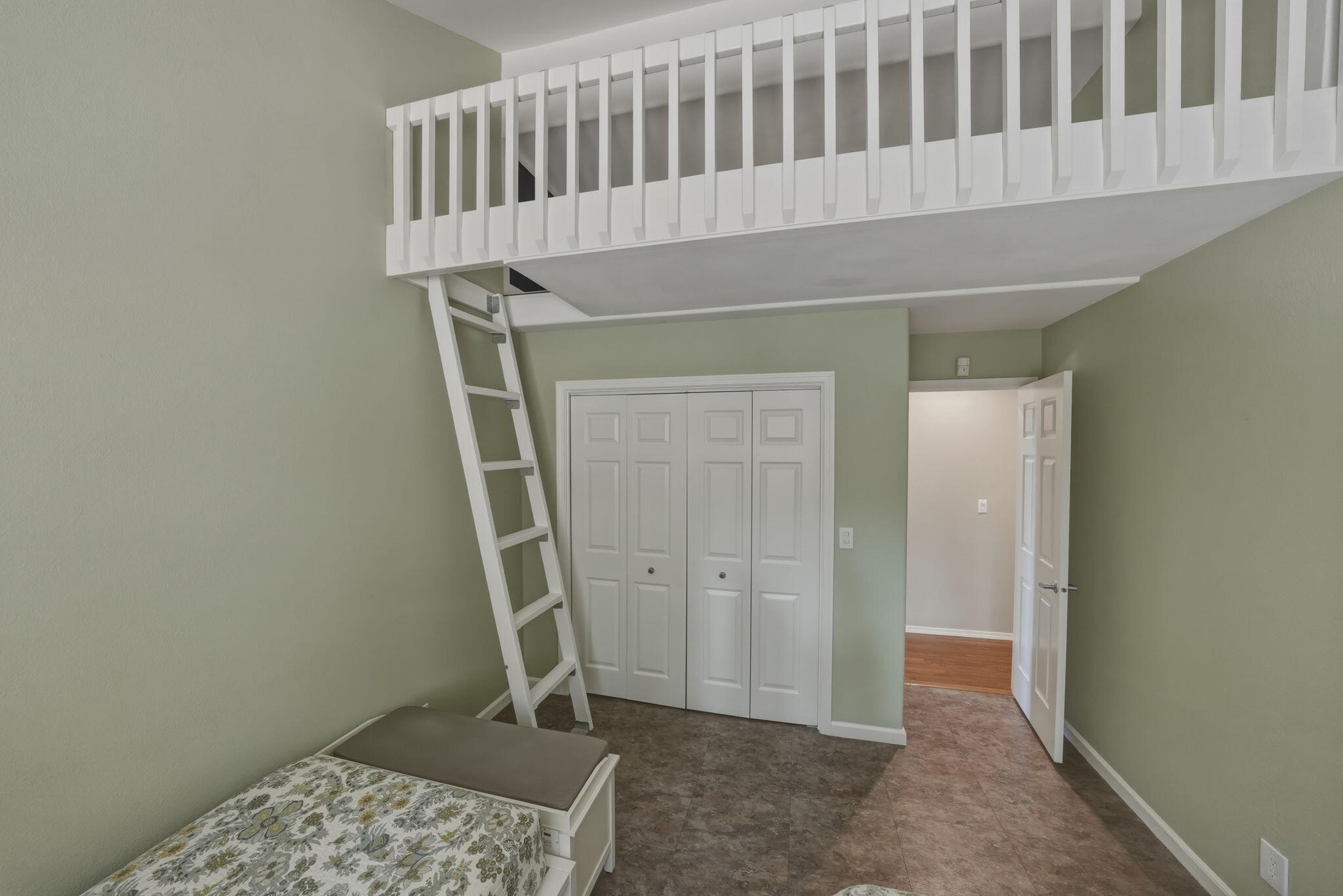 2068 NW Cascade View Drive