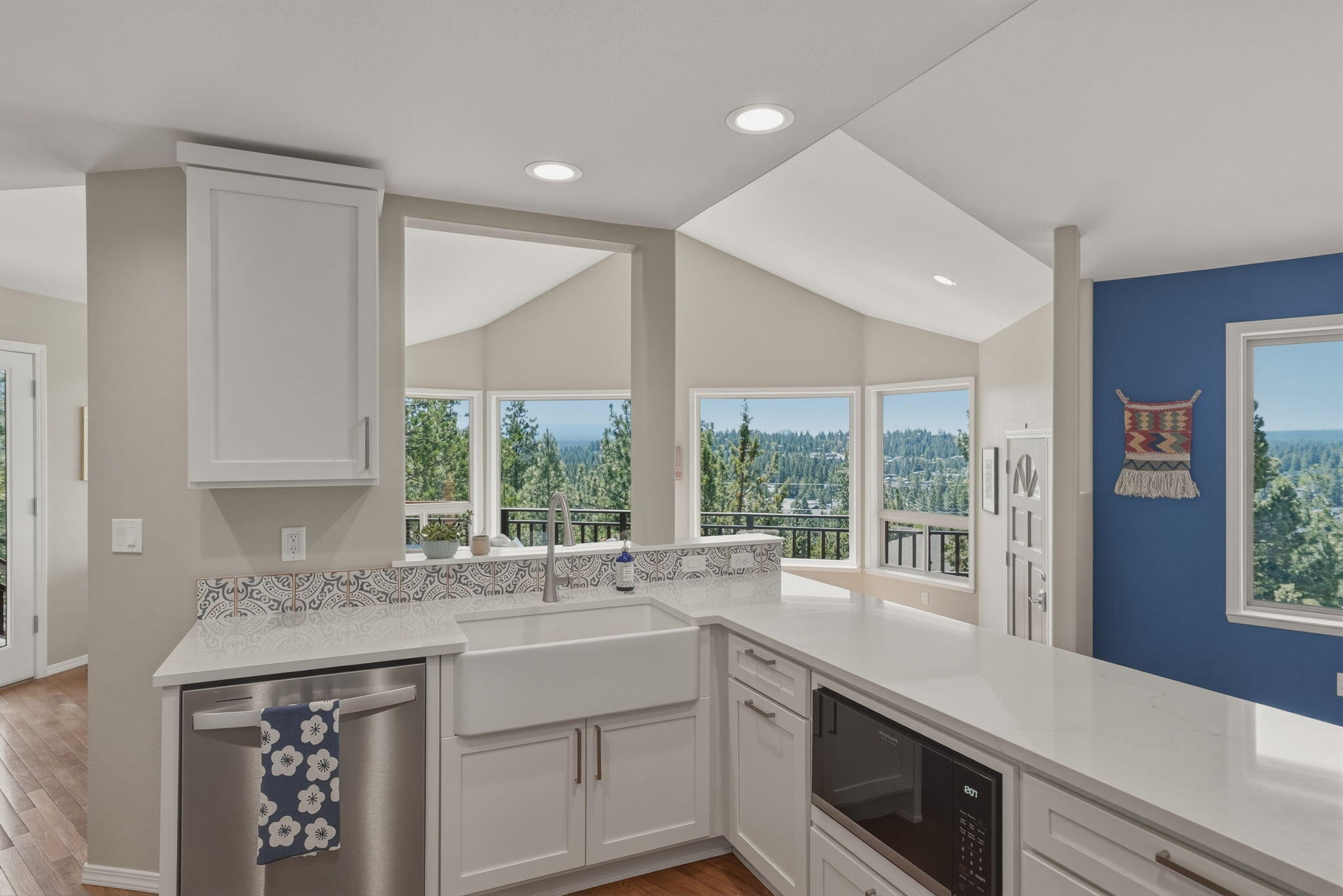 2068 NW Cascade View Drive