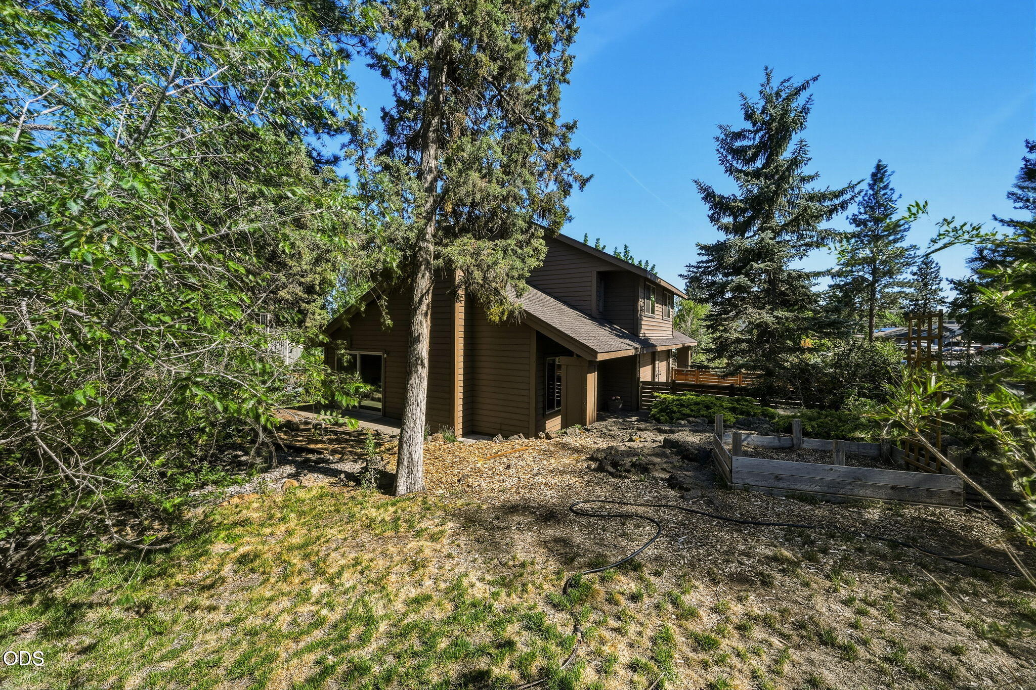 2806 NE Lotno Drive