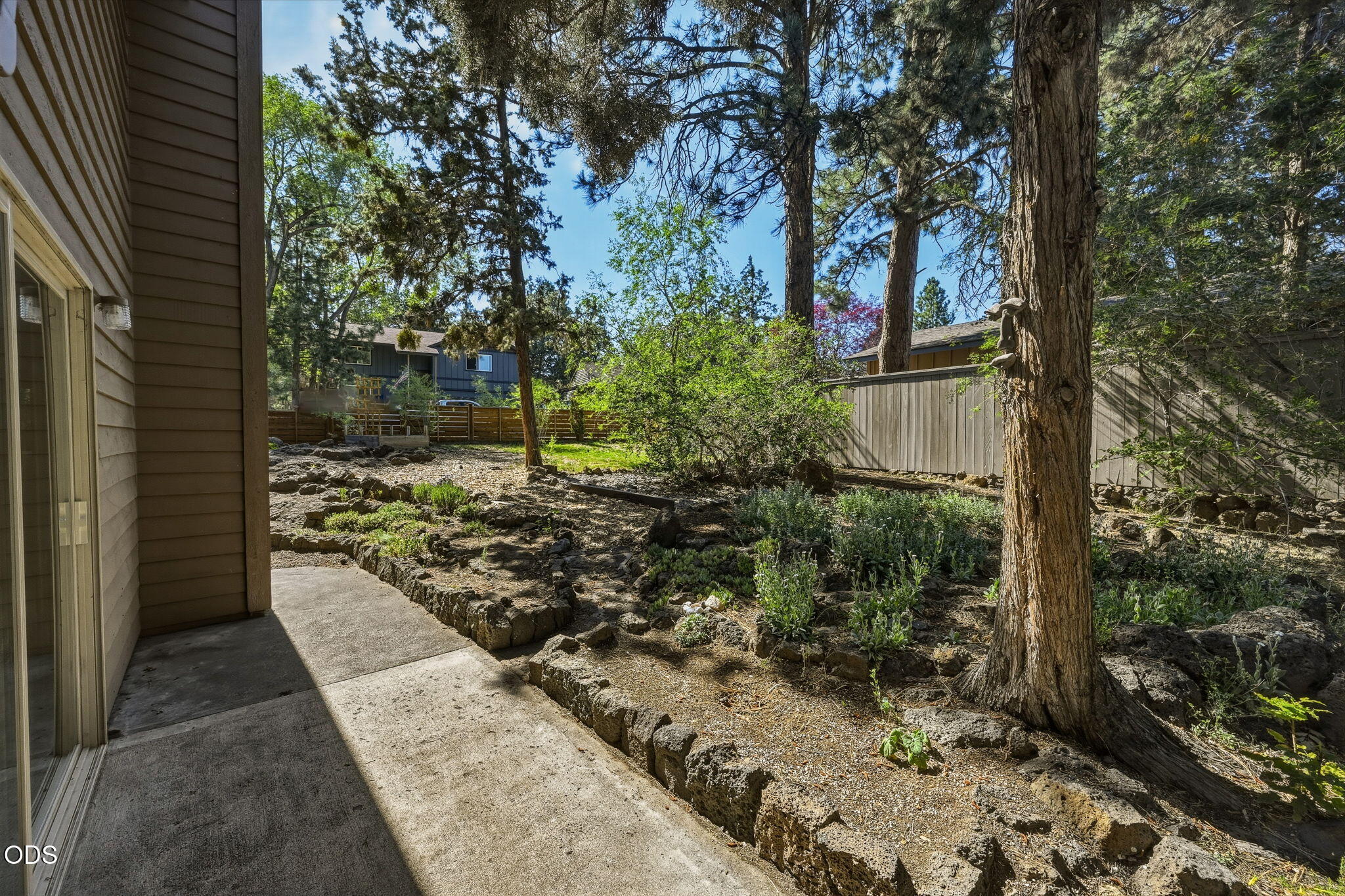 2806 NE Lotno Drive
