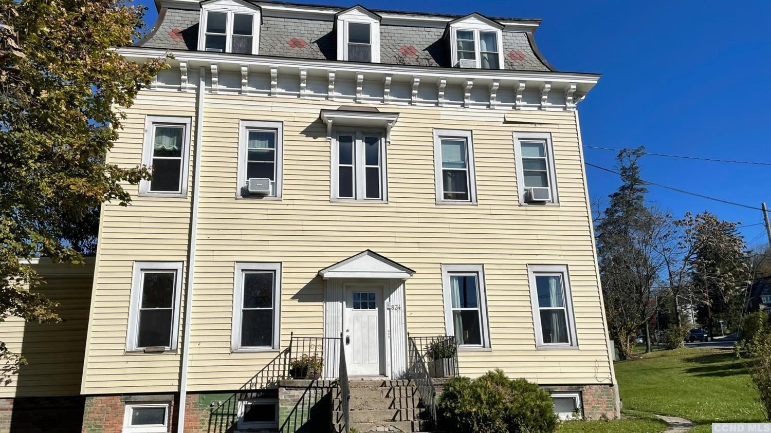 834 Warren Street, 1