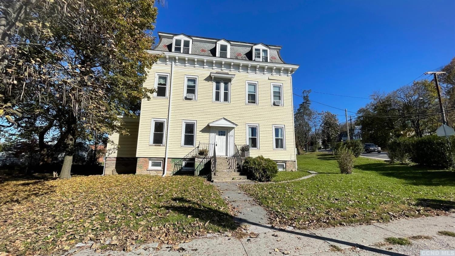 834 Warren Street, 1