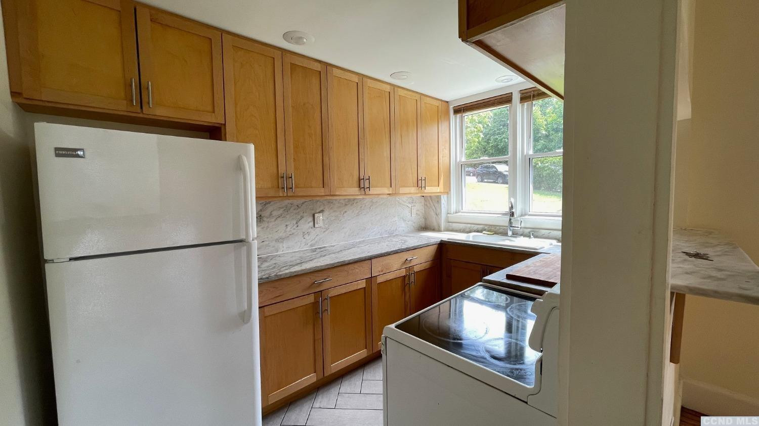 834 Warren Street, 1