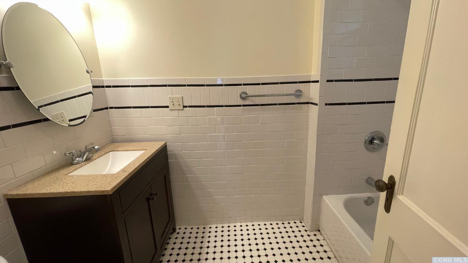 834 Warren Street, 1