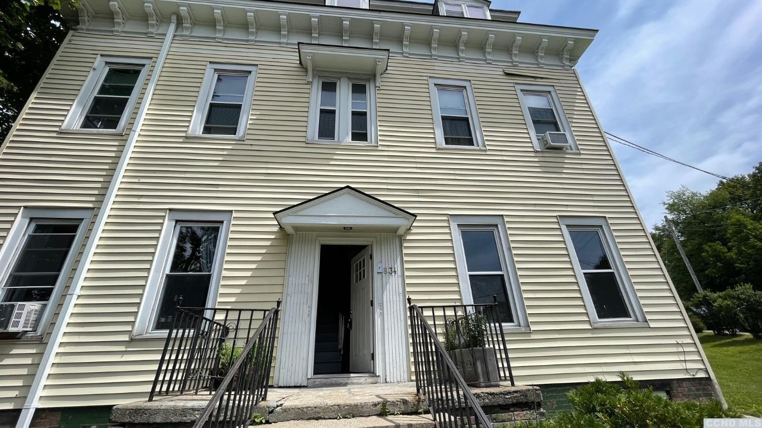 834 Warren Street, 1