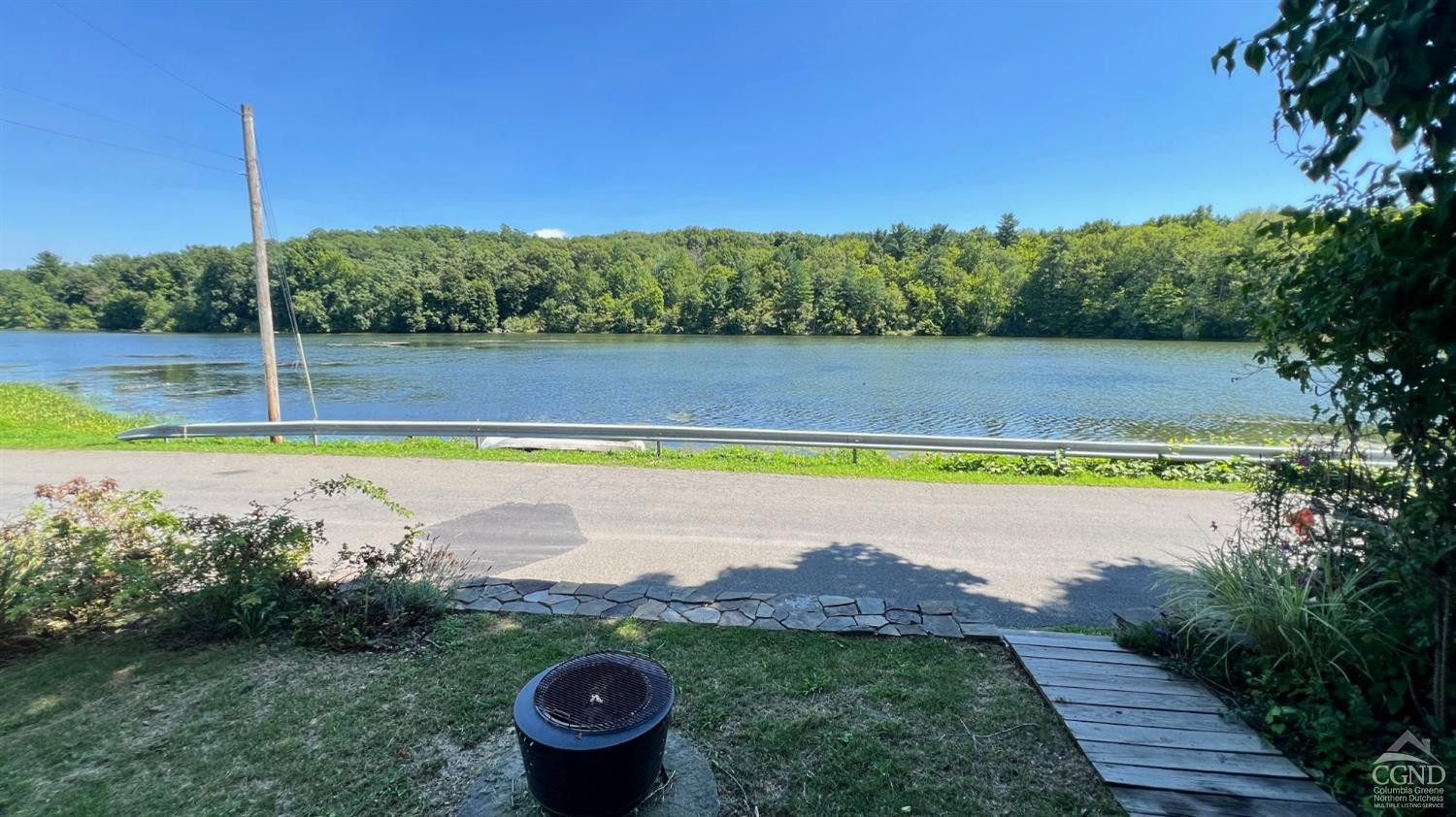 10 Lakeside Drive
