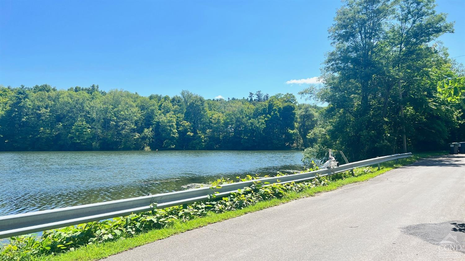 10 Lakeside Drive