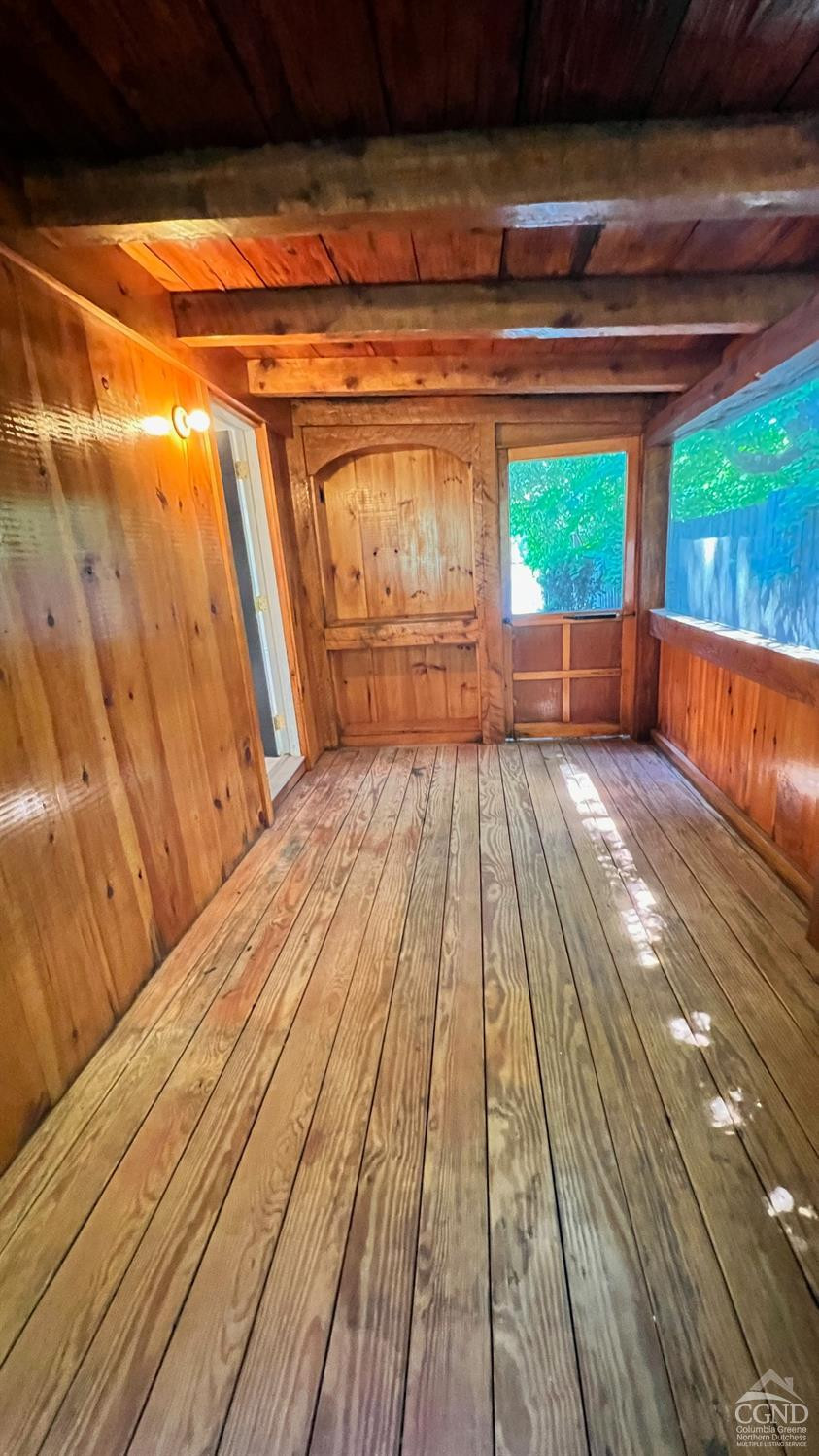 10 Lakeside Drive
