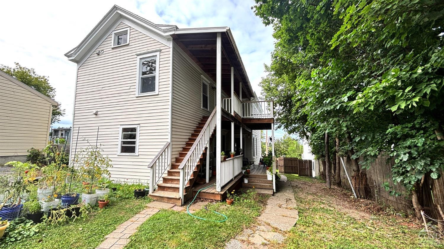 935 Columbia Street, 2