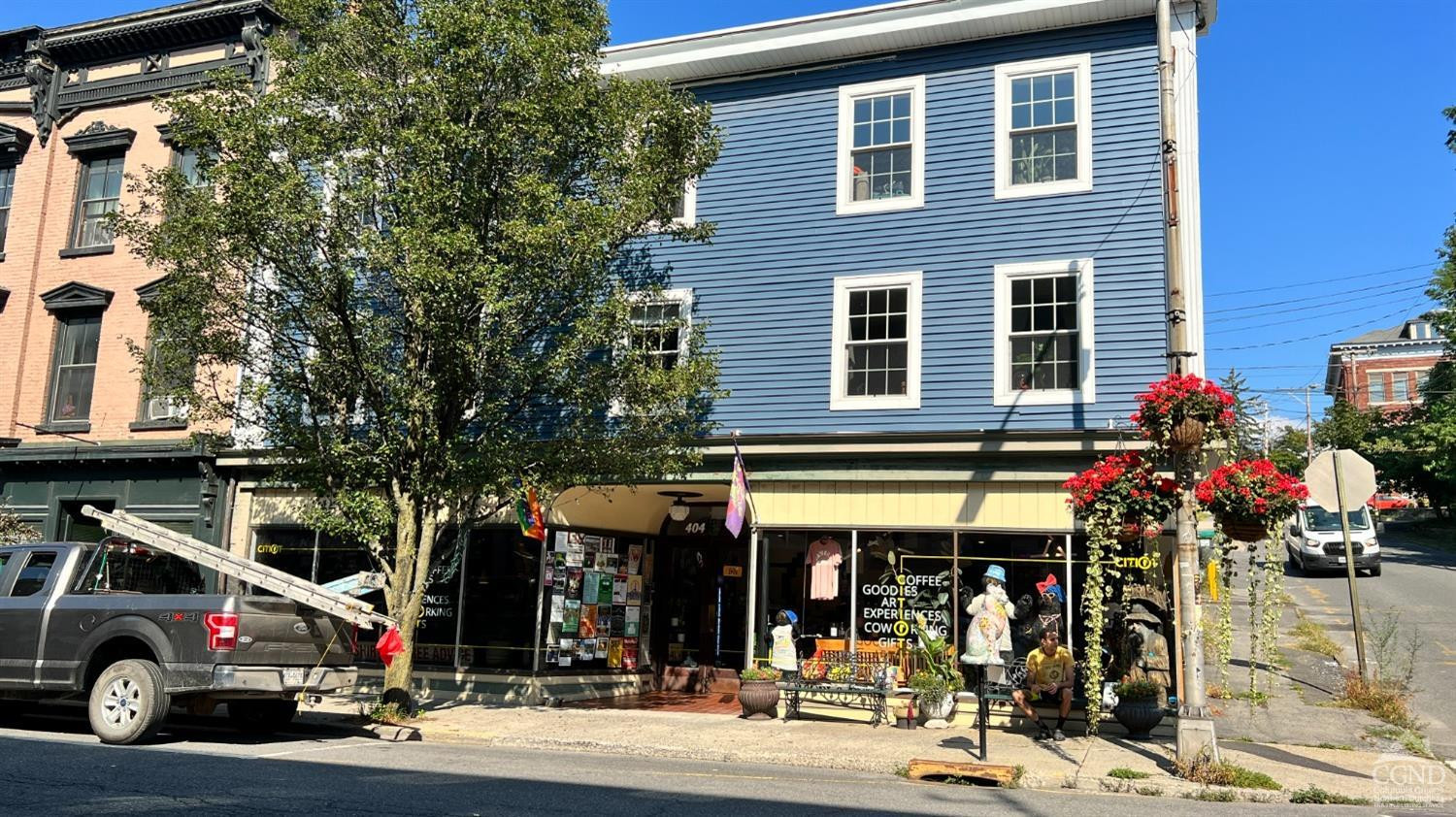 406 Main Street, 1E