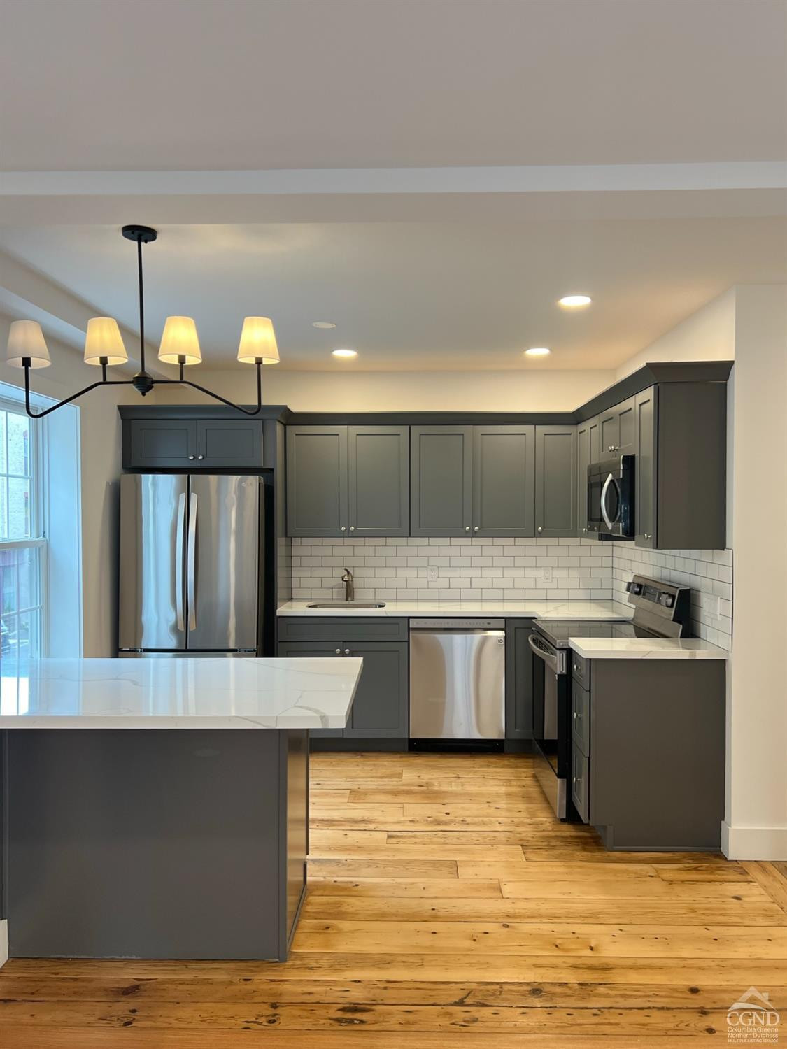 406 Main Street, 1E