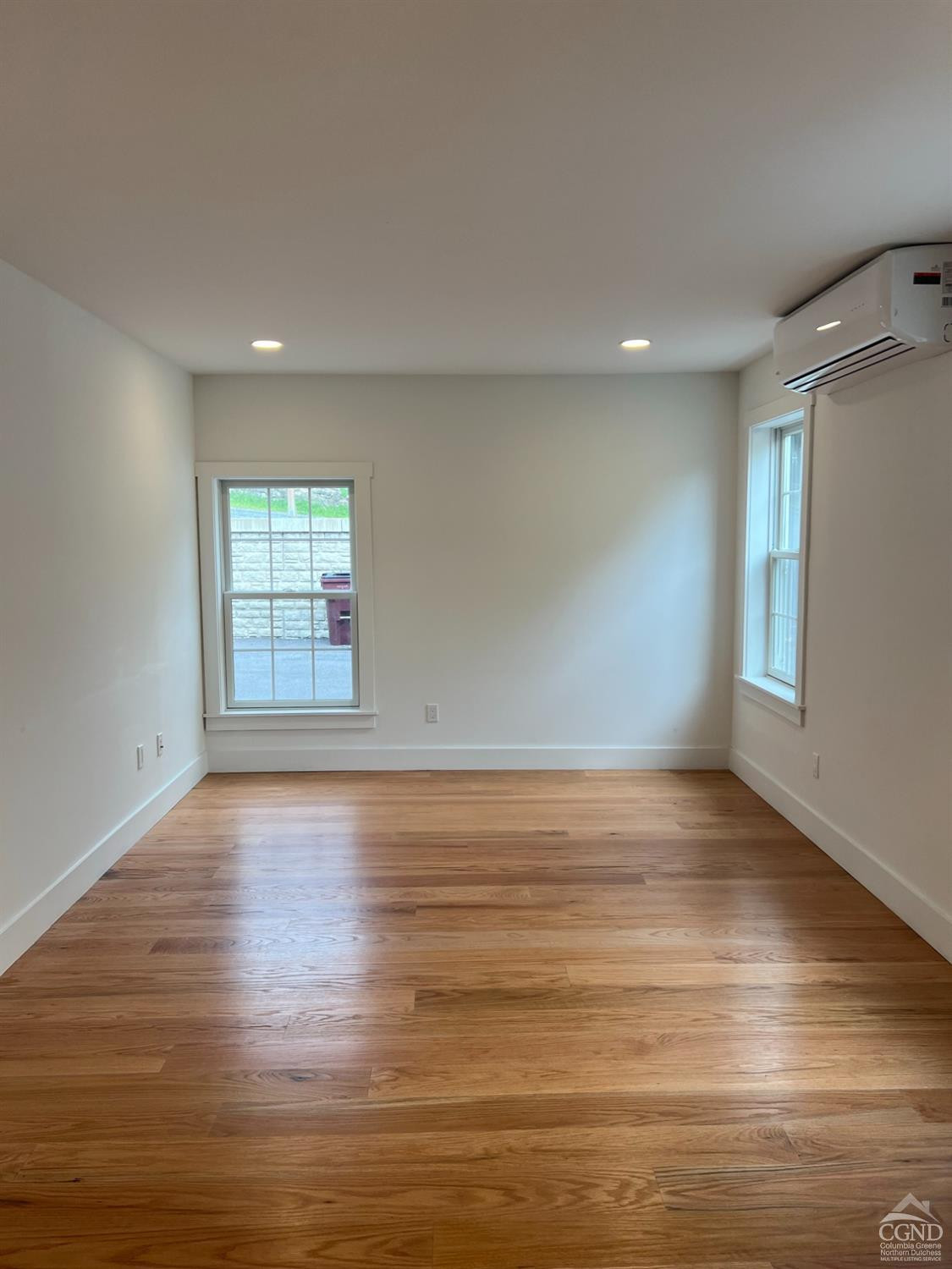 406 Main Street, 1E