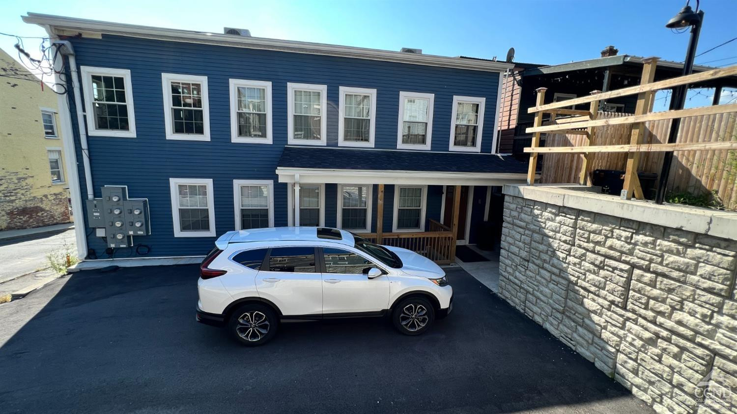 406 Main Street, 1E