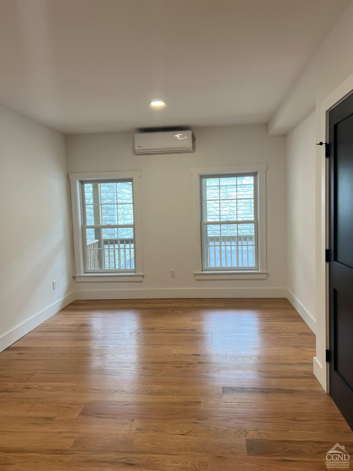 406 Main Street, 1E