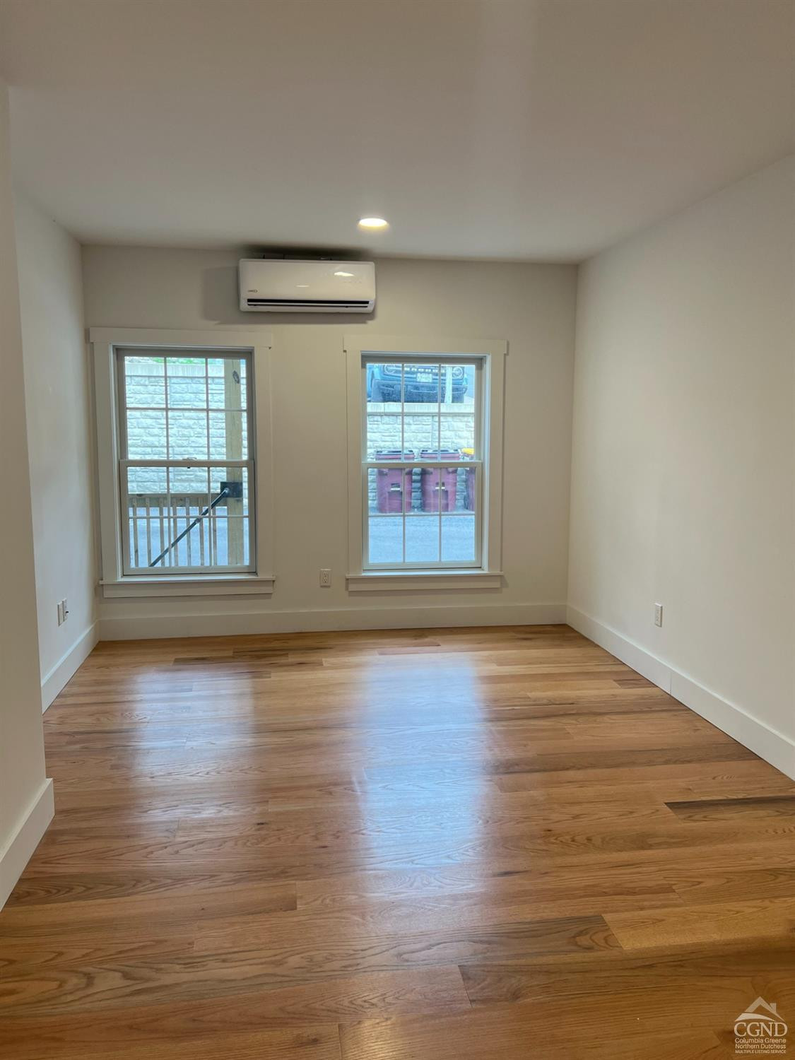 406 Main Street, 1E