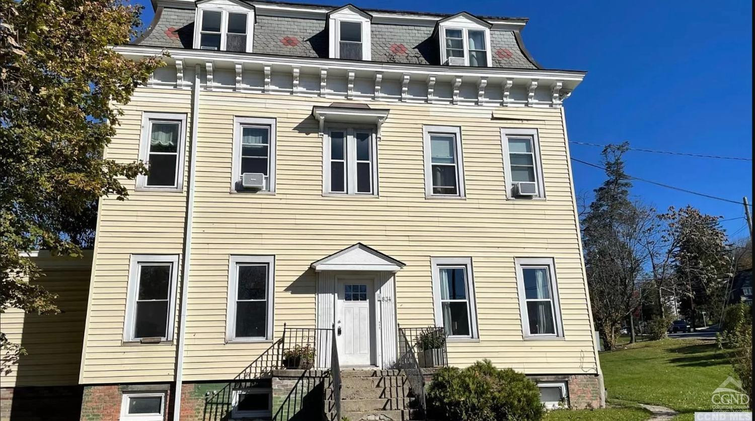 834 Warren Street, 4