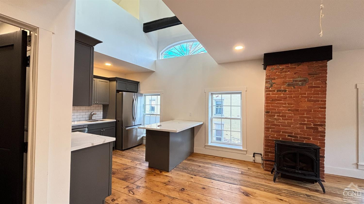 406 Main Street, 2W