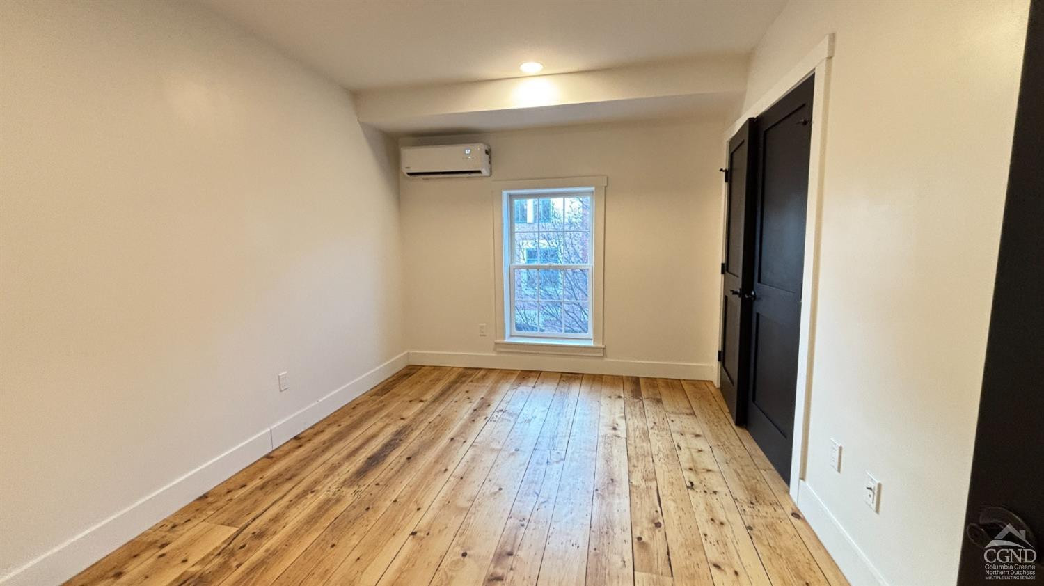 406 Main Street, 2W