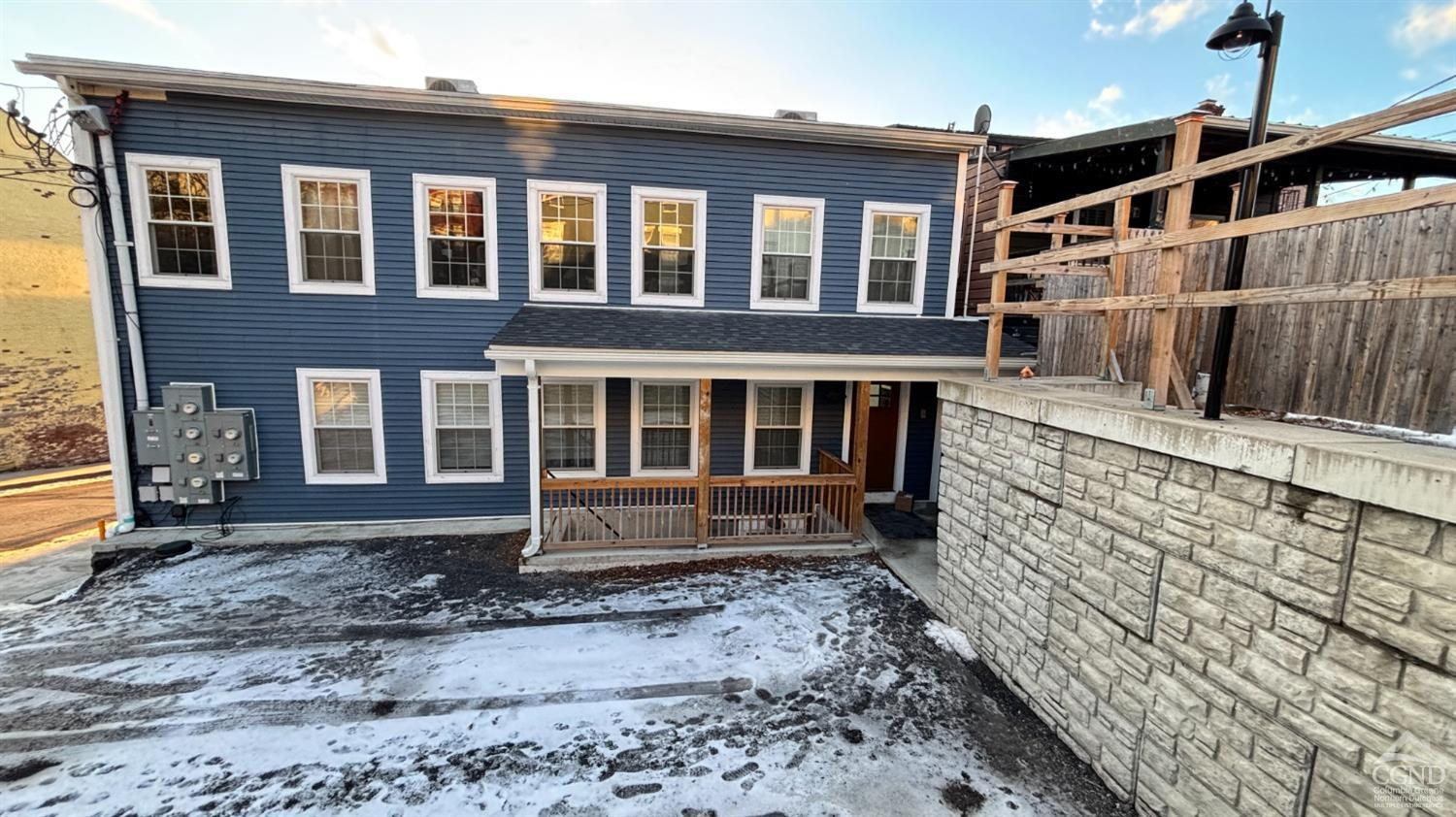406 Main Street, 2W