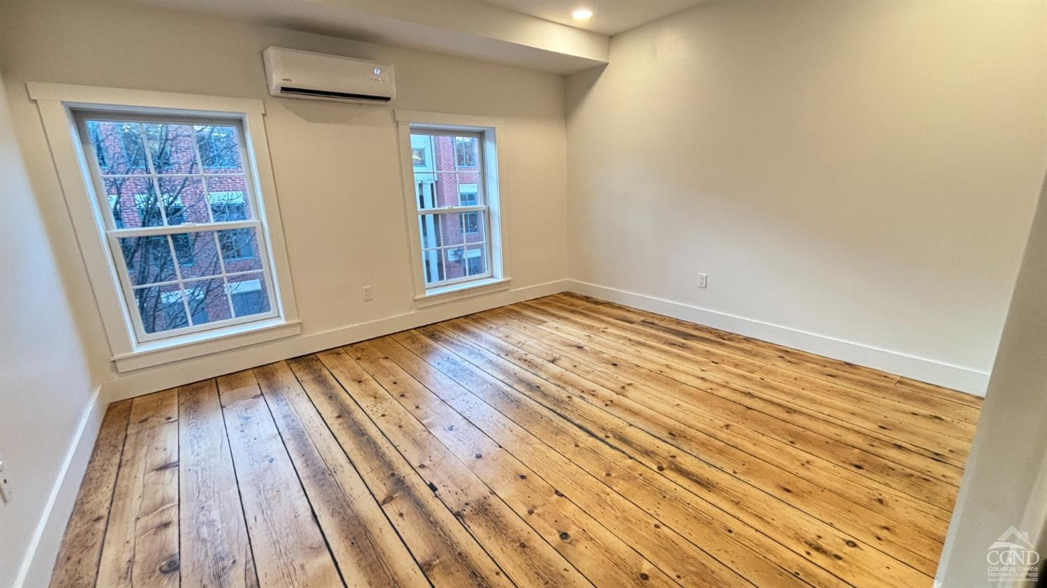 406 Main Street, 2W
