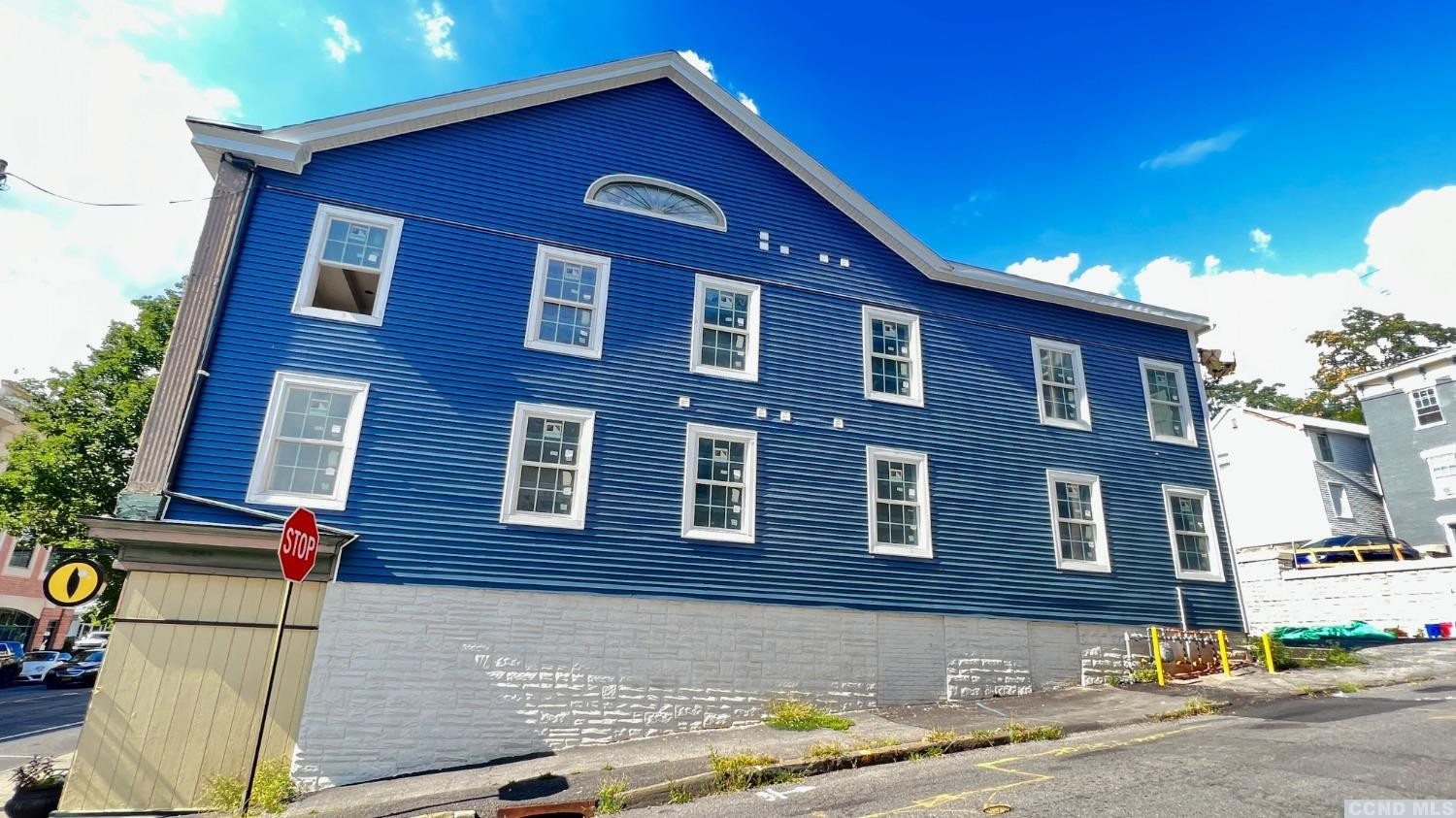 406 Main Street, 2W