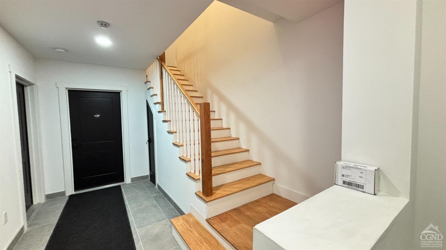 406 Main Street, 2W