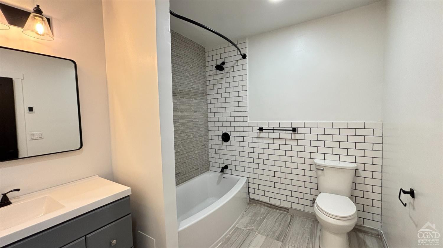 406 Main Street, 2W