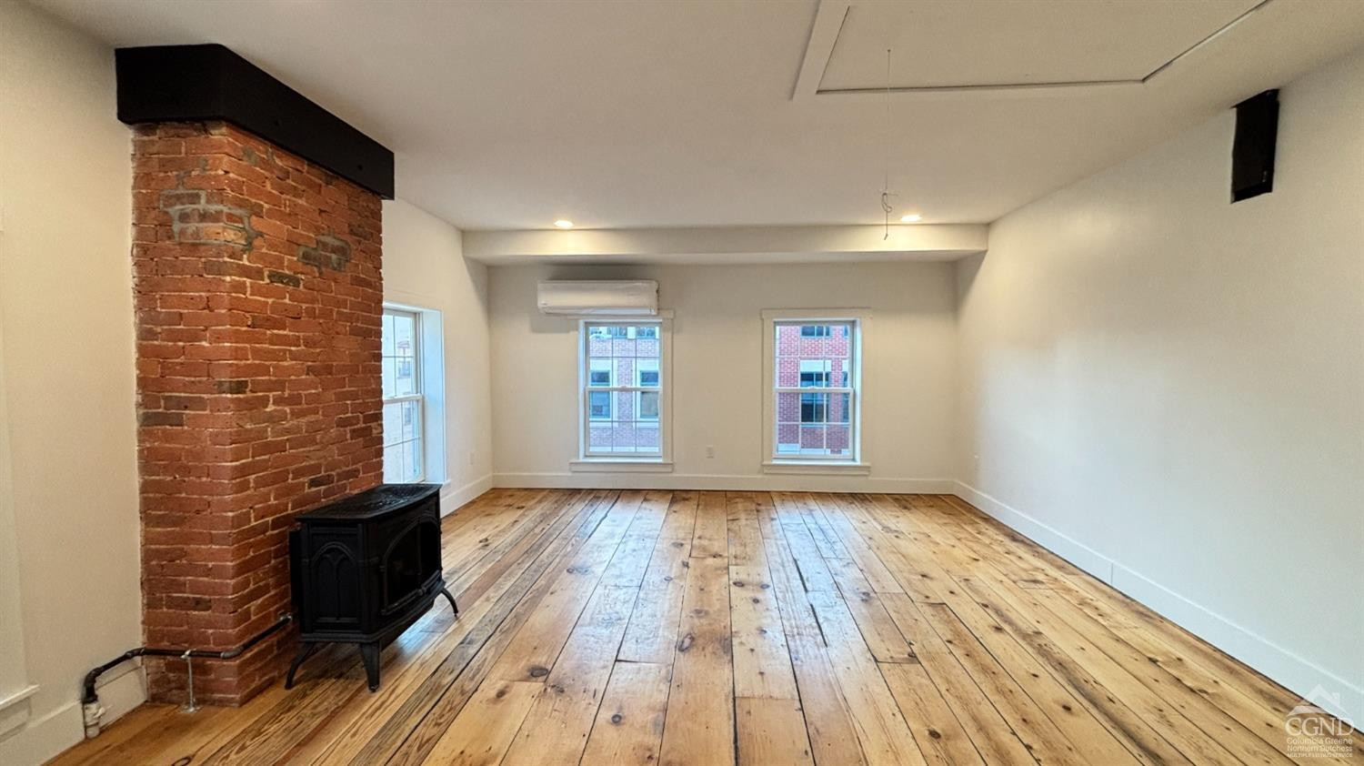 406 Main Street, 2W