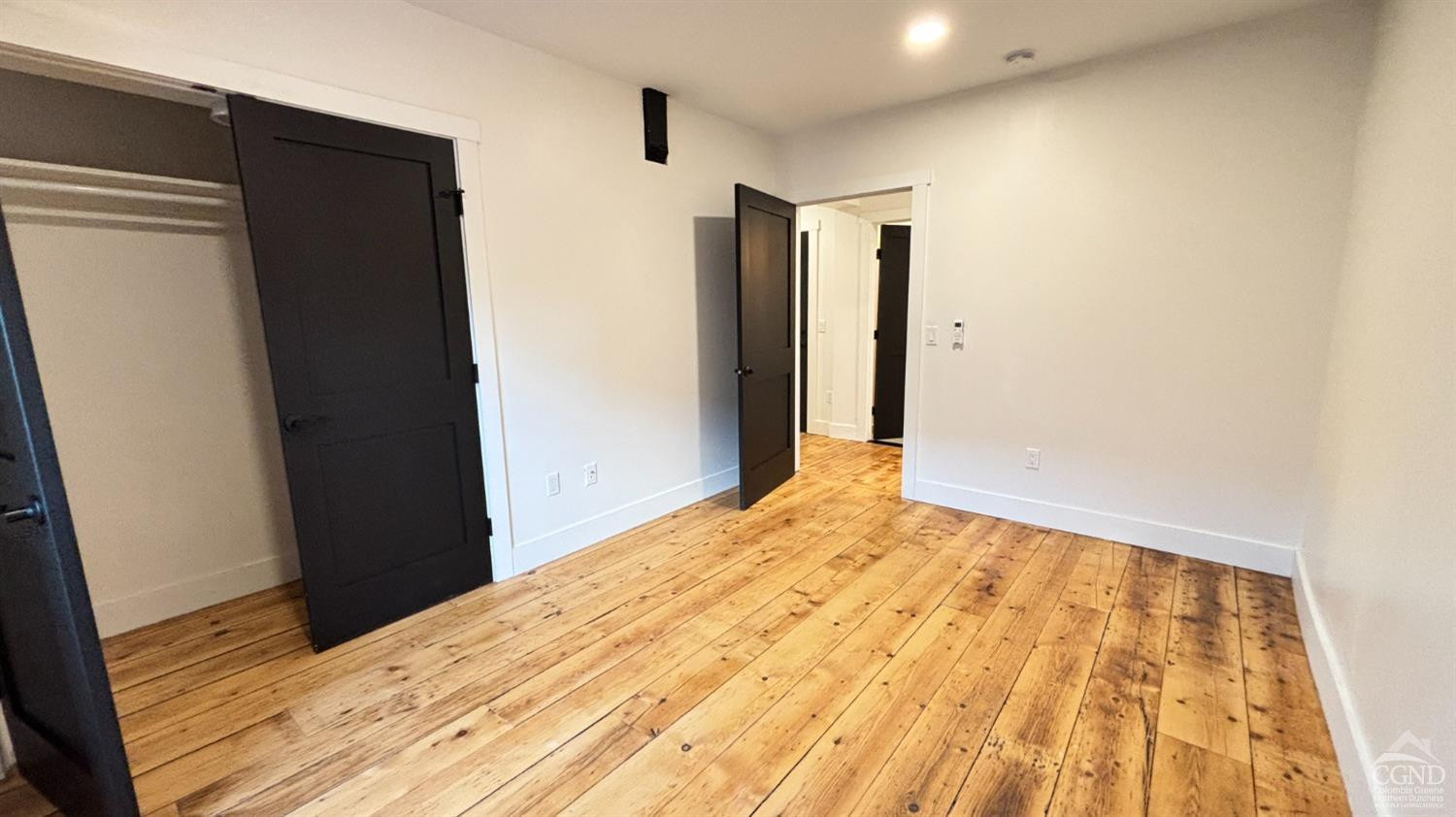 406 Main Street, 2W