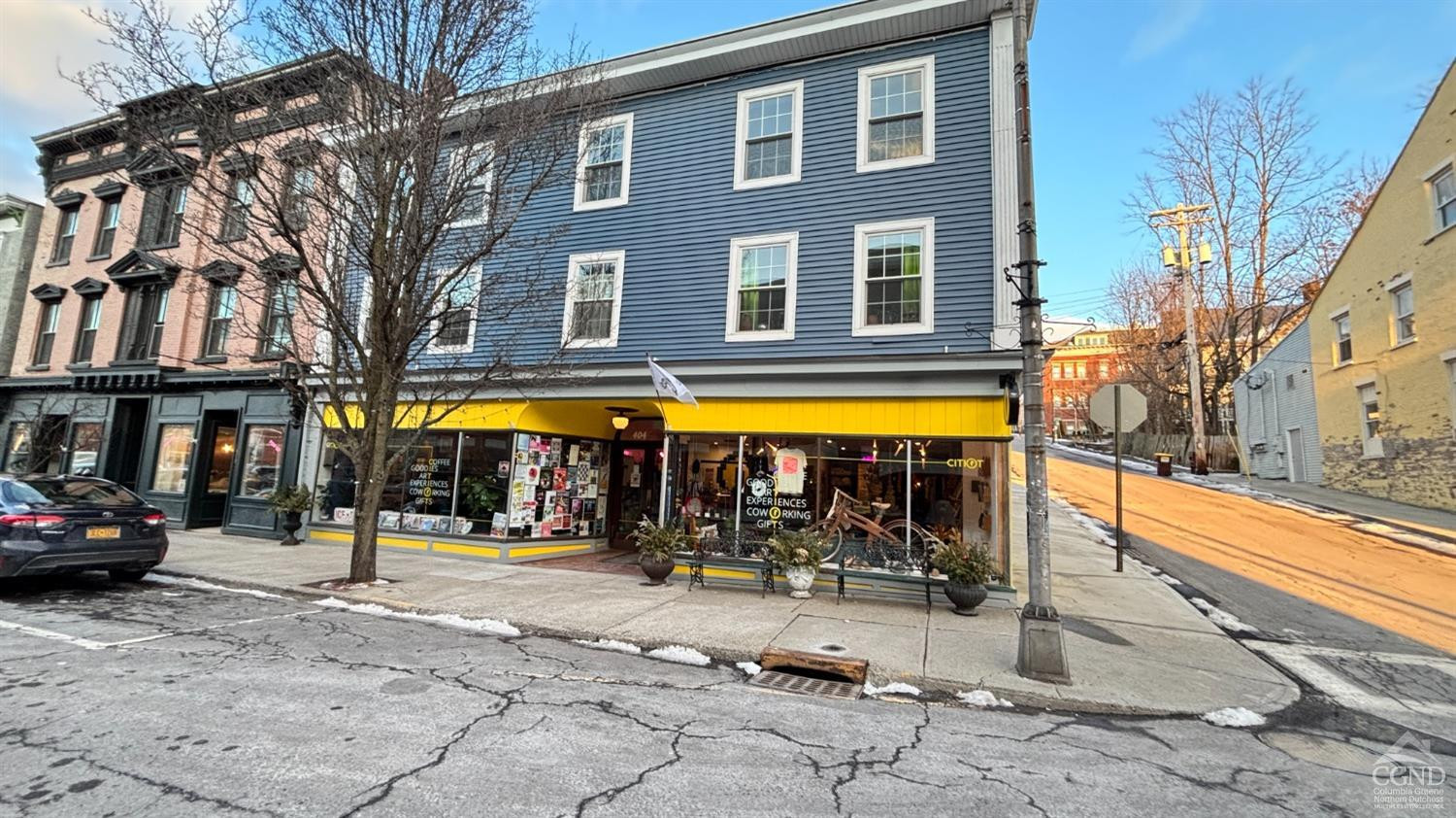 406 Main Street, 2W