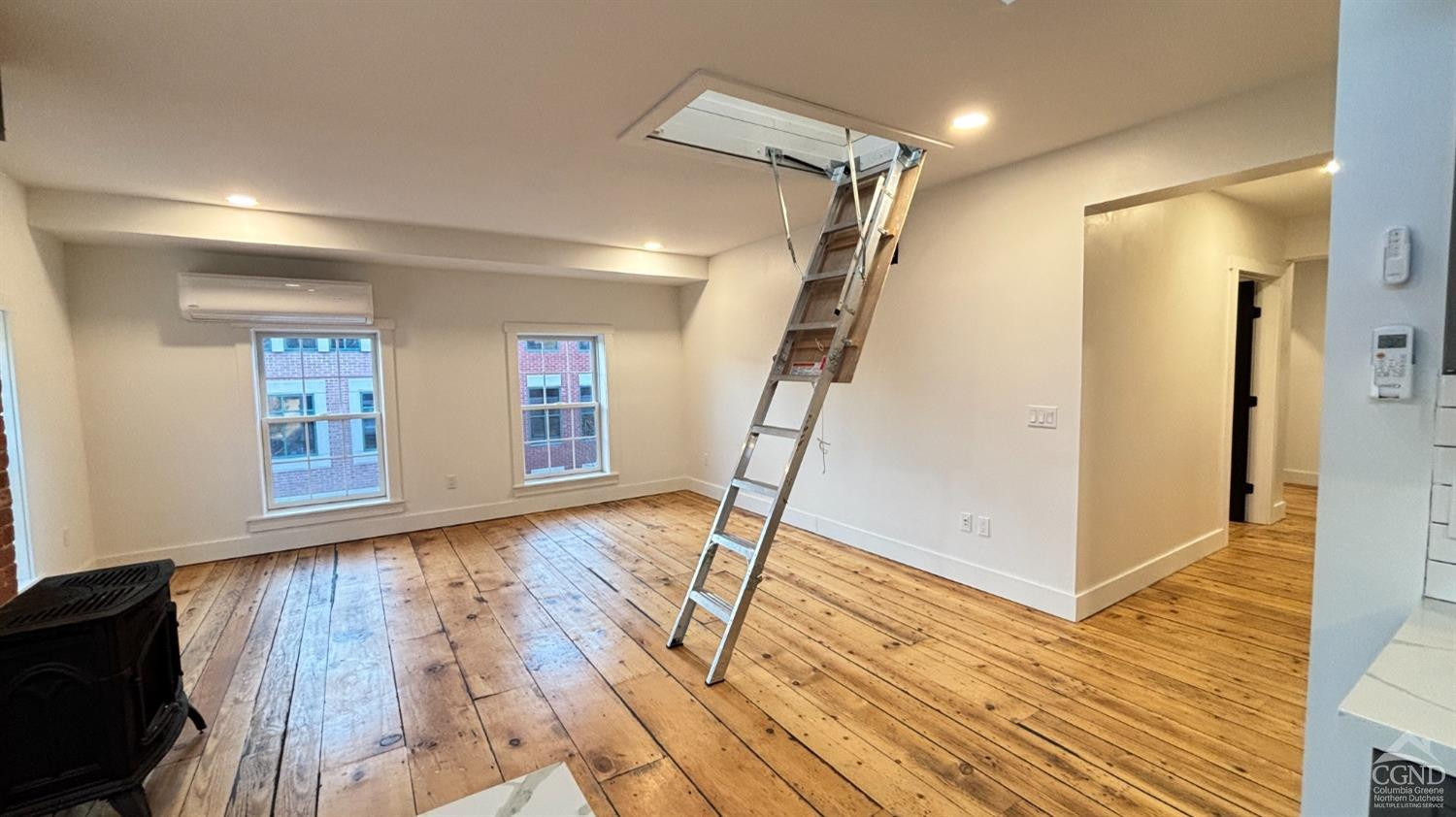406 Main Street, 2W