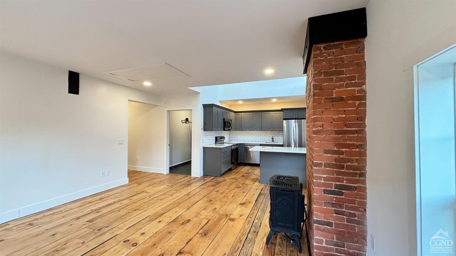 406 Main Street, 2W