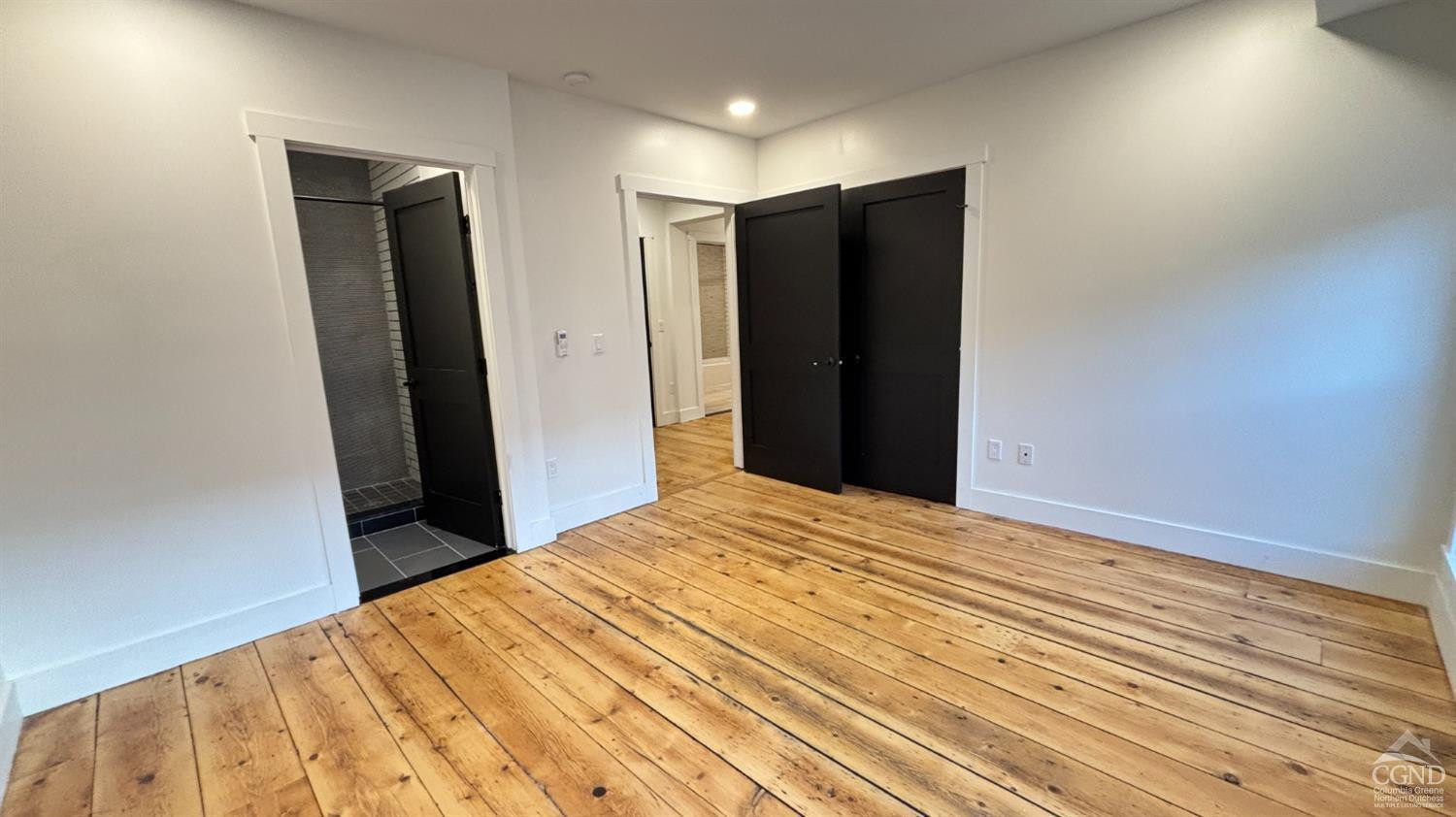 406 Main Street, 2W