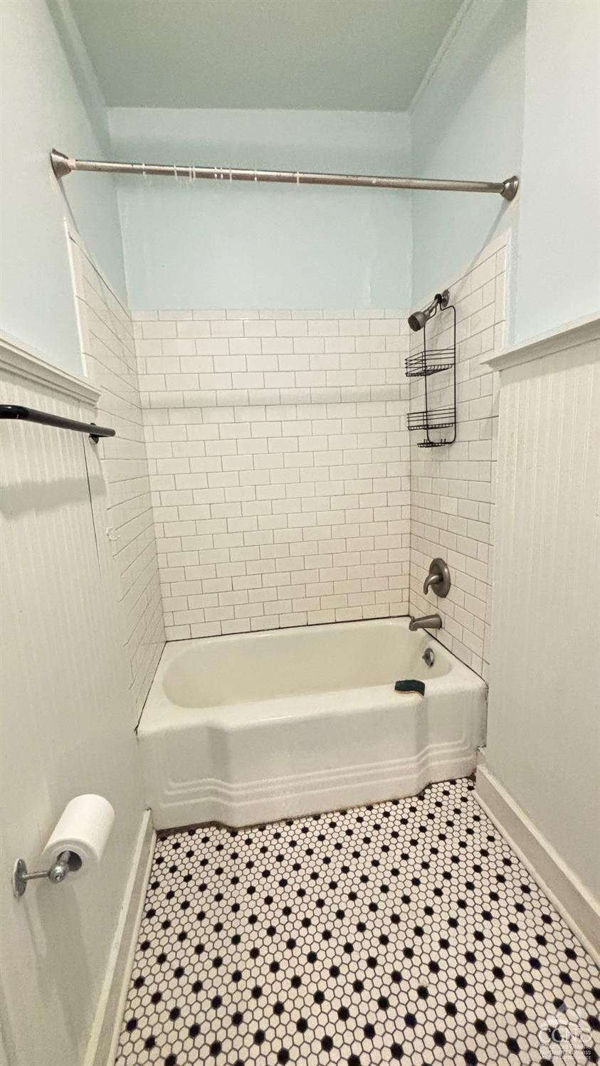 612 Warren Street, 1