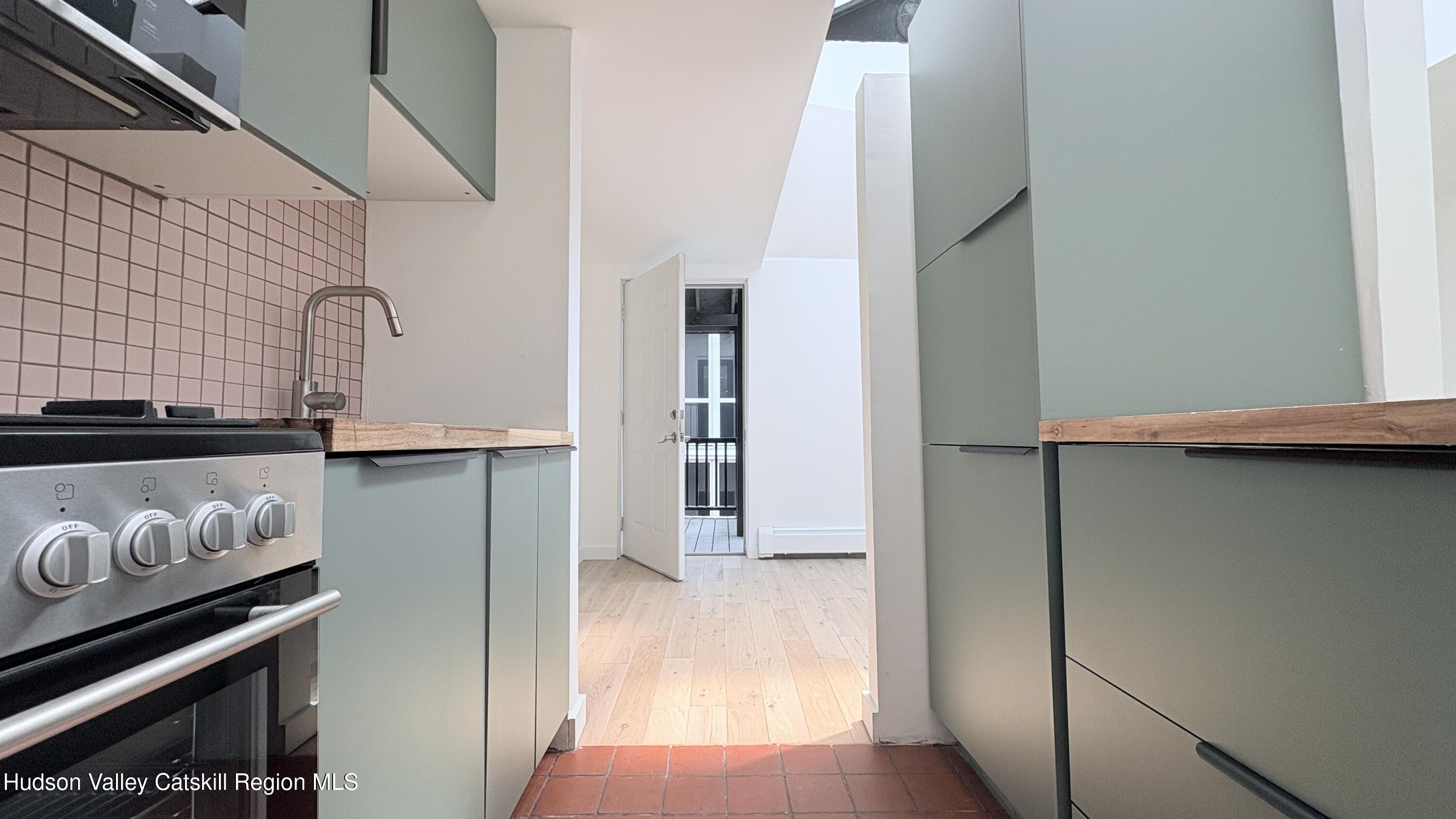 725 Warren Street, bet Park Place and 8th St Unit: #10