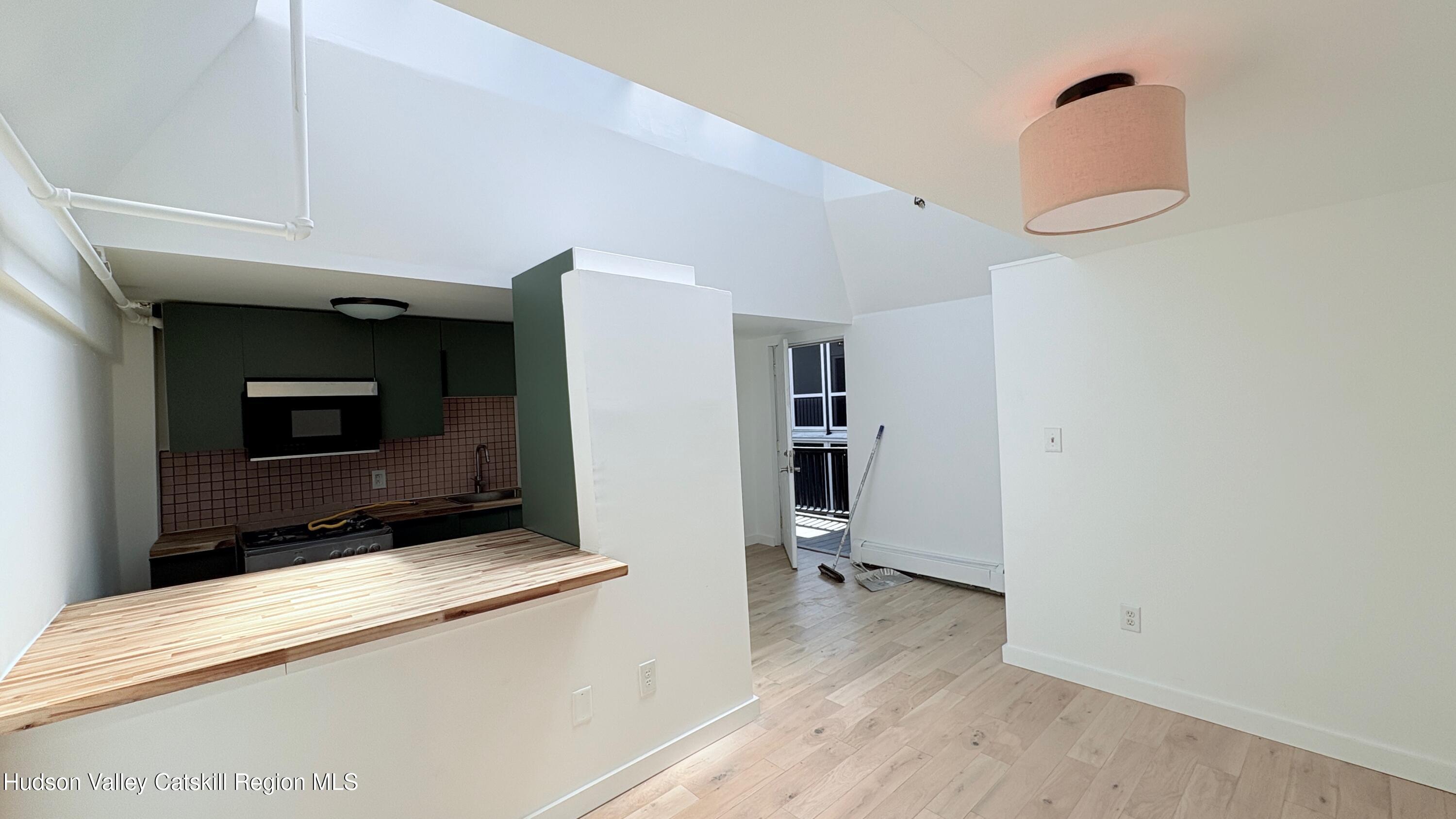 725 Warren Street, bet Park Place and 8th St Unit: #10