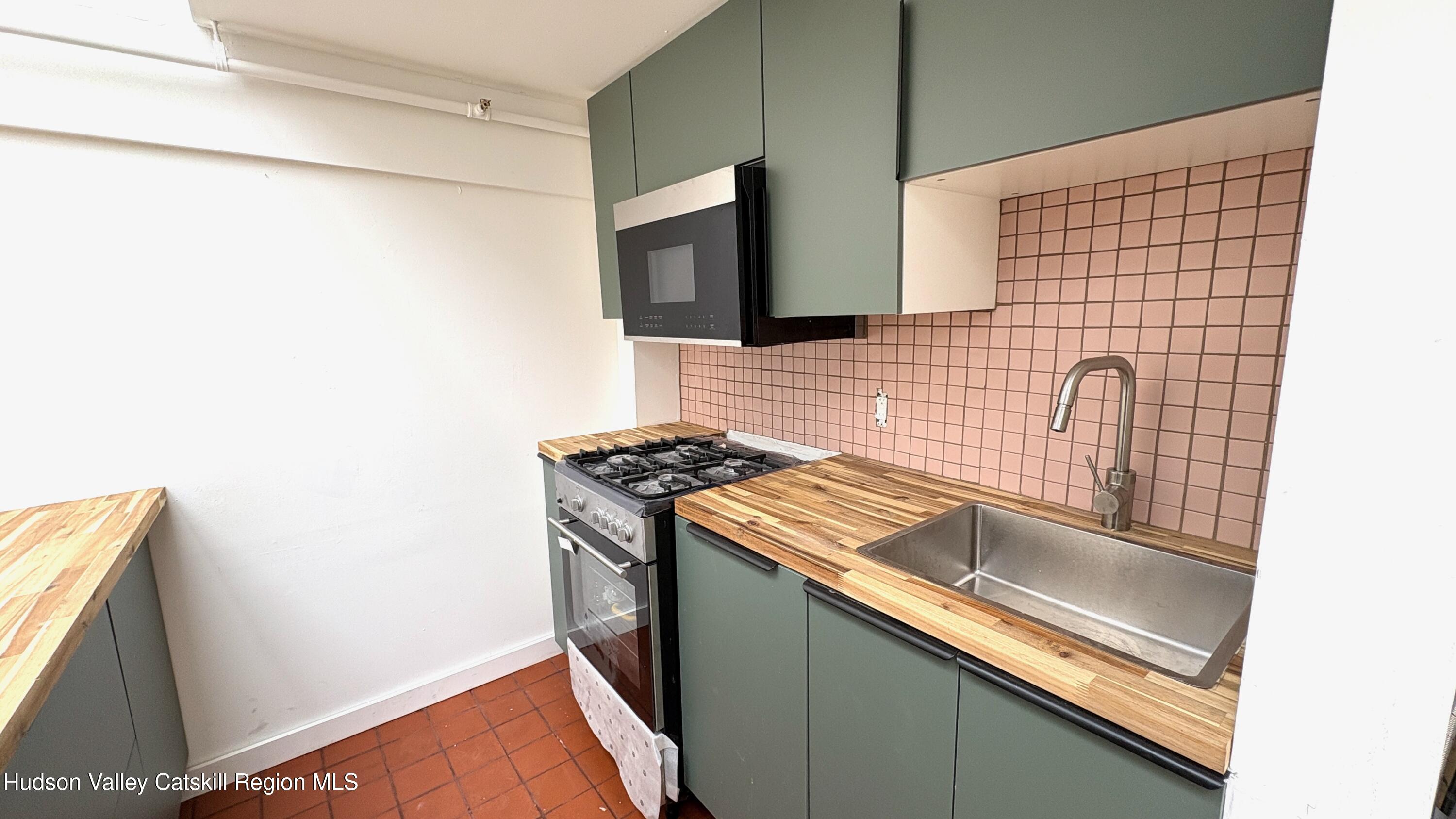 725 Warren Street, bet Park Place and 8th St Unit: #10